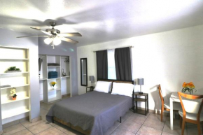 Hallandale Beach Motel with Free Parking and Full Kitchen ! No extra fees! Accepting CASH!